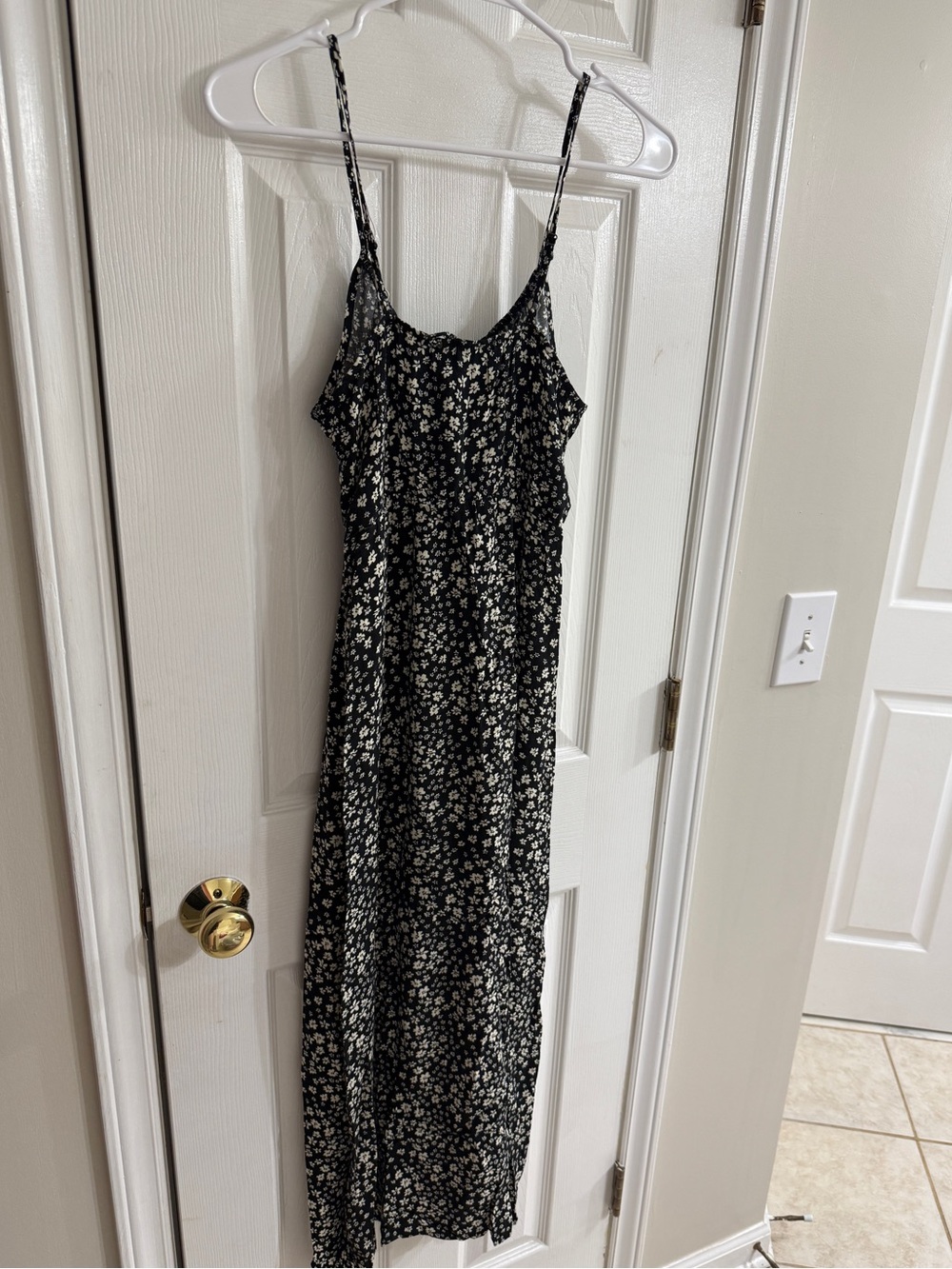 Floral Maxi Dress in Black & White with slit Like New - Picture 2 of 3